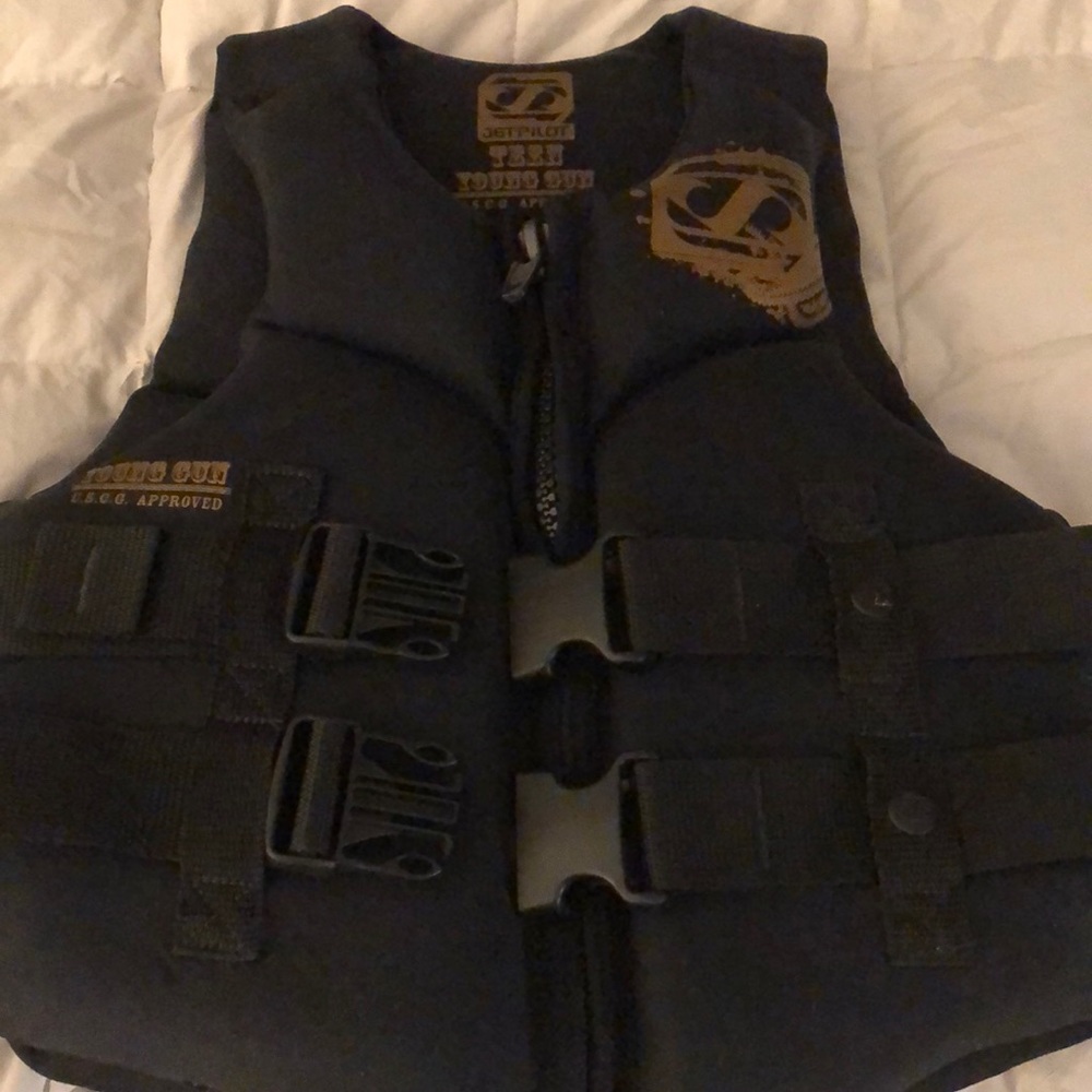 JET PILOT JET SKI LIFE VEST USCC APPROVED LIQUI STRENGTH ZIP UP 90 LB YOUNG GUN